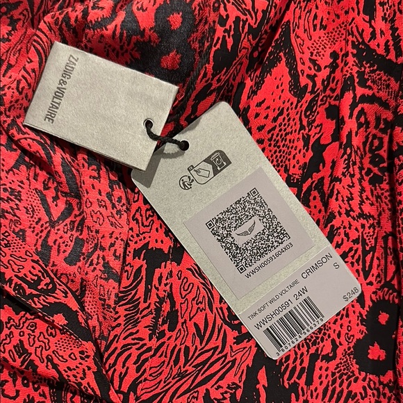 Chic Red Paisley Blouse with Black Leather Pants - Picture 5 of 7